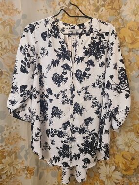 41 Hawthorn Black and White Floral Print Blouse